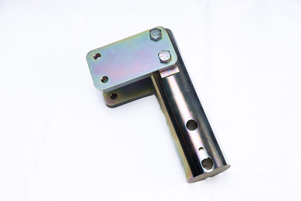 Featured image for “CDL-1 – Curt Double Lock Gooseneck Hitch Adapter Post to B&W Companion Model 3500”